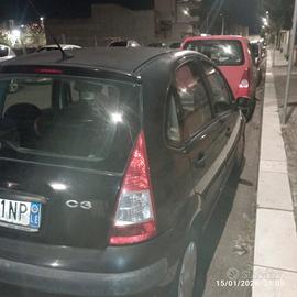 Auto con motore da rifare