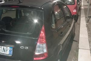 Auto con motore da rifare