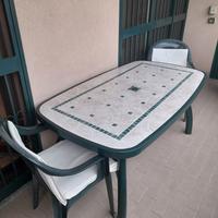 Tavolo in resina con 2 sedie mis.165 x90 cm