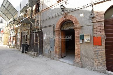 Appartamento in centro al primo piano con garage