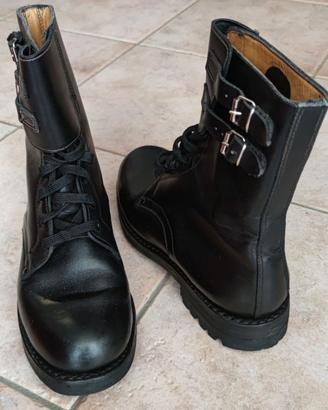 Anfibi come nuovi in robusto cuoio - misura 40