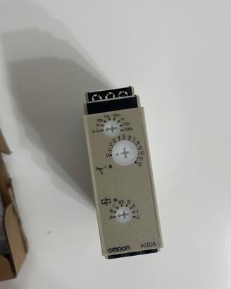 Temporizzatore Omron H3DKM1 Timer 24-240 V AC/DC 8