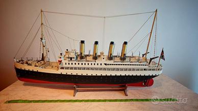 Modellino nave Titanic