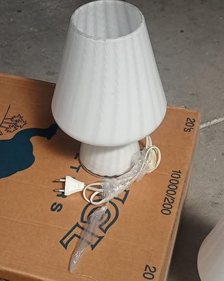 Elegante abat jour, luce da comodino o ufficio