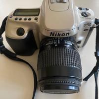 Macchine fotografiche digitali  e rullino.