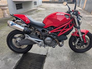Ducati Monster 696