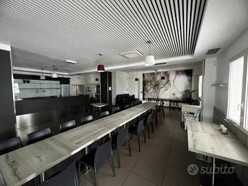 Attività / Licenza di 500 m² con 4 locali a Santar