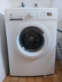 LAVATRICE"ELECTROLUX"INVERTE 7KG 1200GIRI 