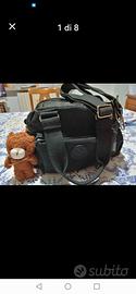 Borsa nera a tracolla e a mano 