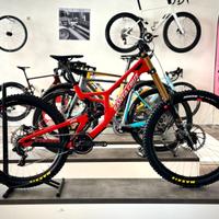 Santa Cruz V10 8 CC DH | Sram X01 Gloss Red