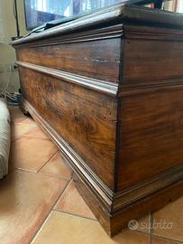 Cassapanca d’epoca in legno massello restaurata