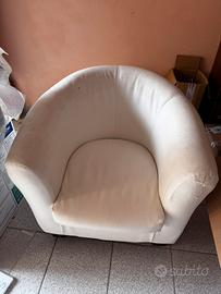 Poltrona da camera ufficio in simil pelle bianca