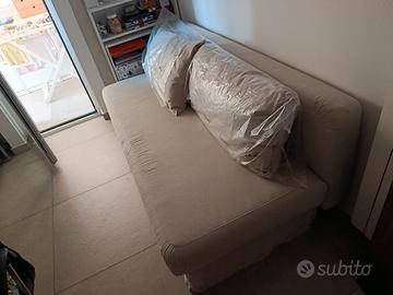 Divano letto con contenitore Ikea (come nuovo)