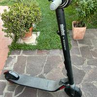 Monopattino elettrico 20 KM ninebot by segway