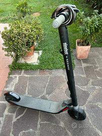 Monopattino elettrico 20 KM ninebot by segway