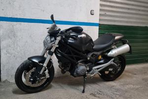 Ducati Monster 696 +