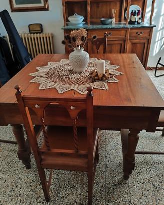 tavolo quadrato in legno massello