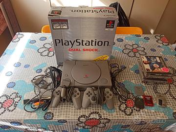 PS1+ 2 controller + 5 giochi+ 4 memory card