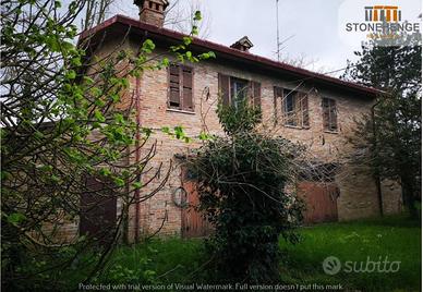 Rustico / Casale di 235 m² con più di 5 locali a V