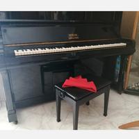 pianoforte a parete 