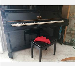 pianoforte a parete 