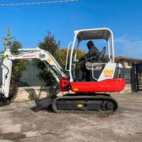E117 Escavatore 28 q Takeuchi TB228