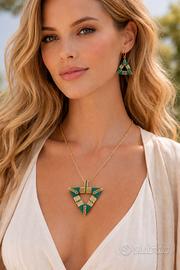 Elegante set composto da collana con ciondolo abbi