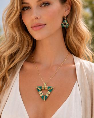 Elegante set composto da collana con ciondolo abbi