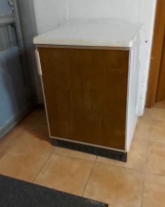 FRIGO PICCOLO  BOSCH  DA INCASSO  E  NON