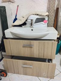 Lavabo bagno con mobile