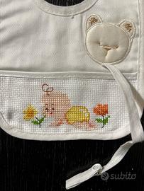 Bavaglino puro cotone, ricamo punto croce
