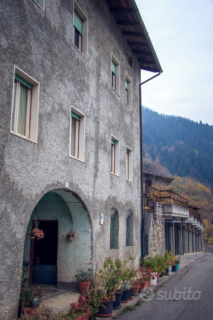 Antica casa da ristrutturare con ampio terreno - Vista 2