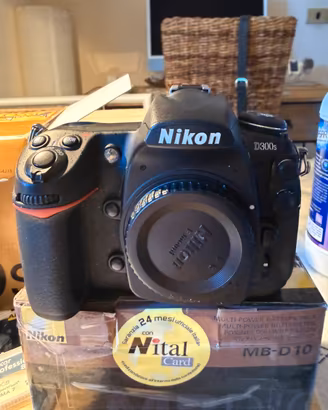 NIKON D300s ,NIKKOR 16-85,Battery MB-10