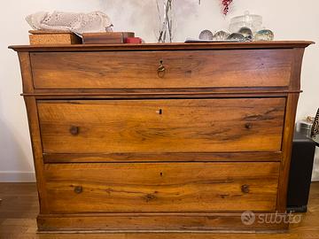 Cassettiera antica in legno di noce stile classico