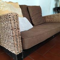 divano rattan con poltrone e tavolo