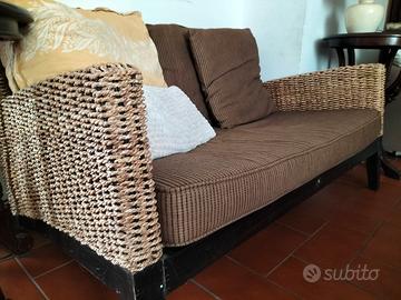 divano rattan con poltrone e tavolo