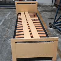 Letto singolo con rete a doghe e giroletto