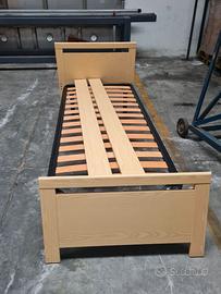 Letto singolo con rete a doghe e giroletto