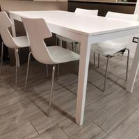 Tavolo bianco Ingenia Casa 80x140(+ 60) e 4 sedie 
