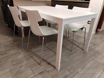 Tavolo bianco Ingenia Casa 80x140(+ 60) e 4 sedie 