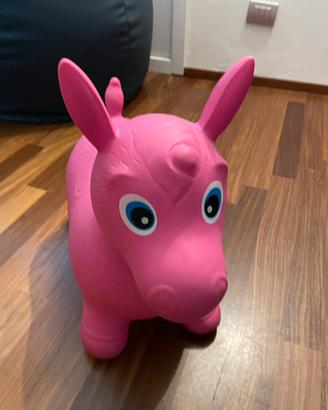 Capretta fuxia per saltare