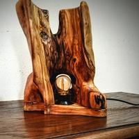 lampada in legno d'ulivo 