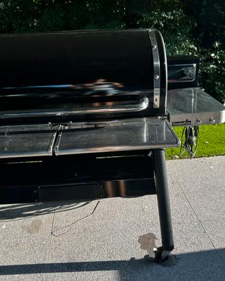 Barbecue weber smokefire