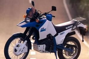 Suzuki DR750 big ricambi  piu elefant 125 piùTT350