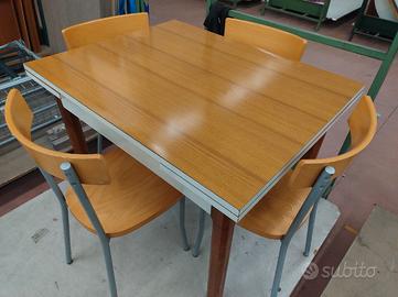 tavolo e 4 sedie