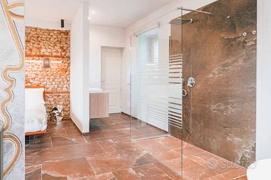 Attività / Licenza di 17500 m² con più di 5 locali