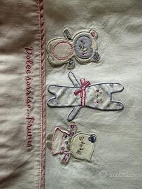 Completo lenzuola culla Brums cotone ricamato rosa