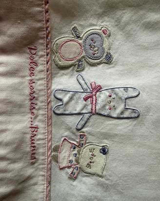 Completo lenzuola culla Brums cotone ricamato rosa
