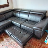 divano in pelle nera