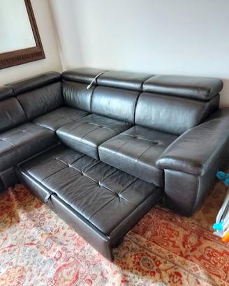 divano in pelle nera